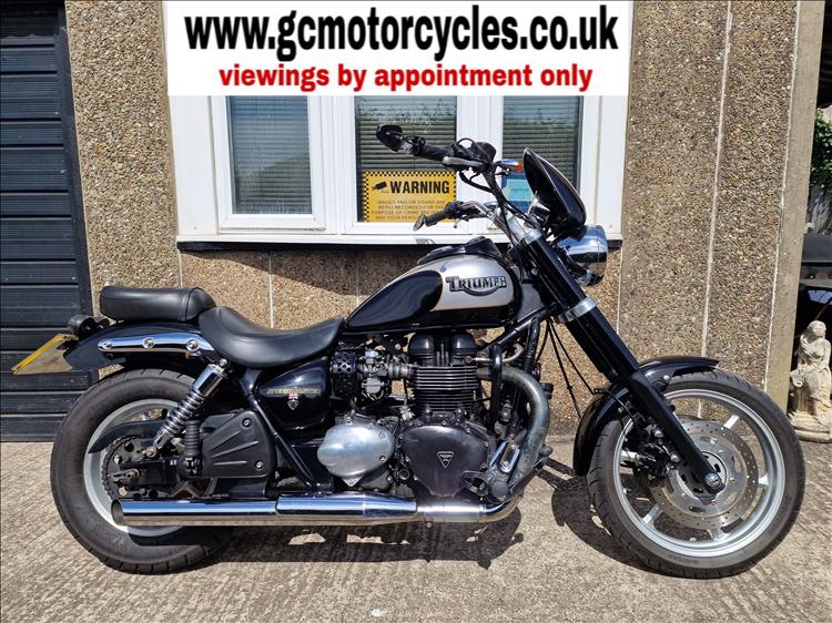 TRIUMPH SPEEDMASTER 800